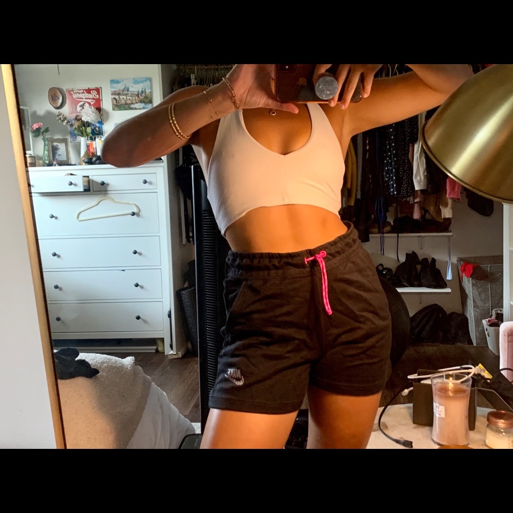 Black Nike shorts